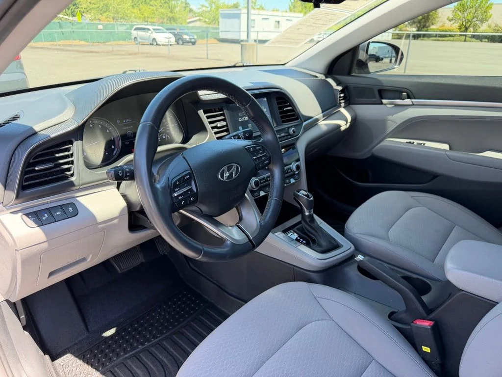 Used 2020 Fluid Metal Hyundai Value Edition image 15