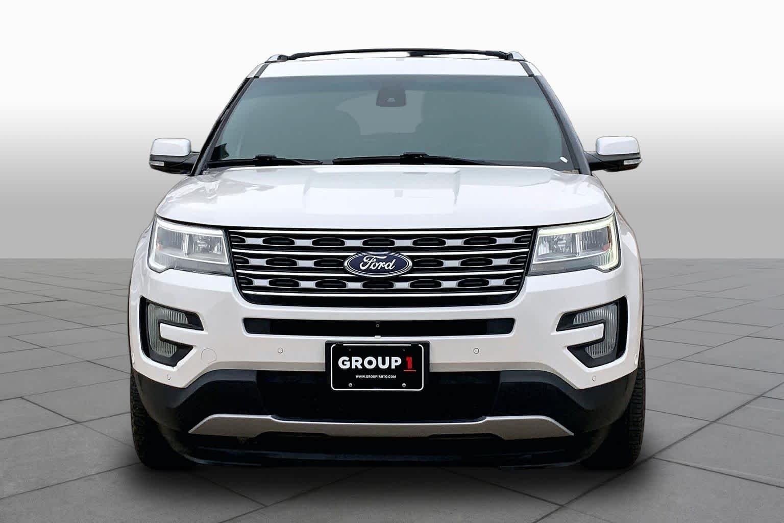 Used 2017 White Platinum Metallic Tri-Coat Ford Limited image 4
