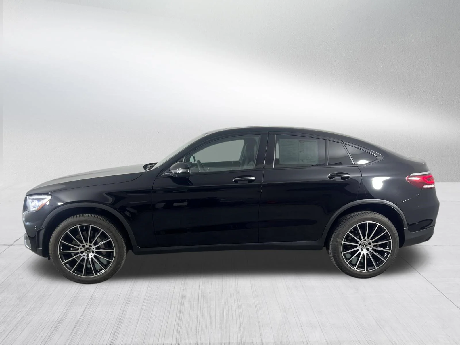Used 2023 Obsidian Black Metallic Mercedes-Benz GLC 300 image 4