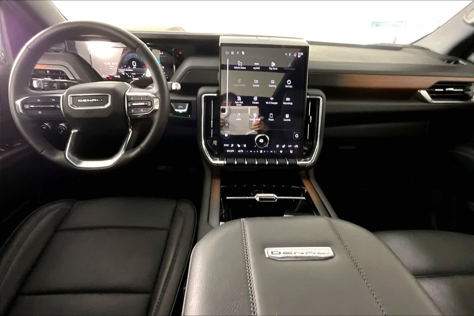2026 GMC Yukon Denali - Photo 15