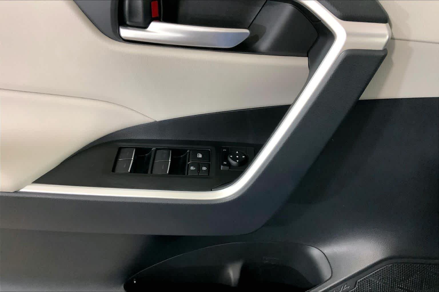 2025 Toyota RAV4 XLE - Photo 67