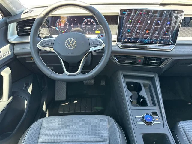 New 2026 Pyrite Silver Metallic Volkswagen 2.0T SE image 30
