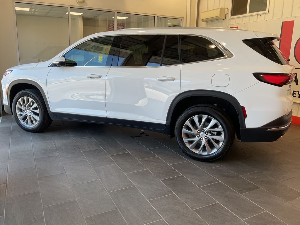 Used 2025 White Buick Preferred image 5