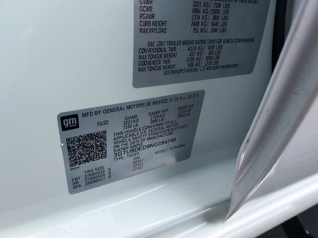 Used 2022 White GMC SLT image 24