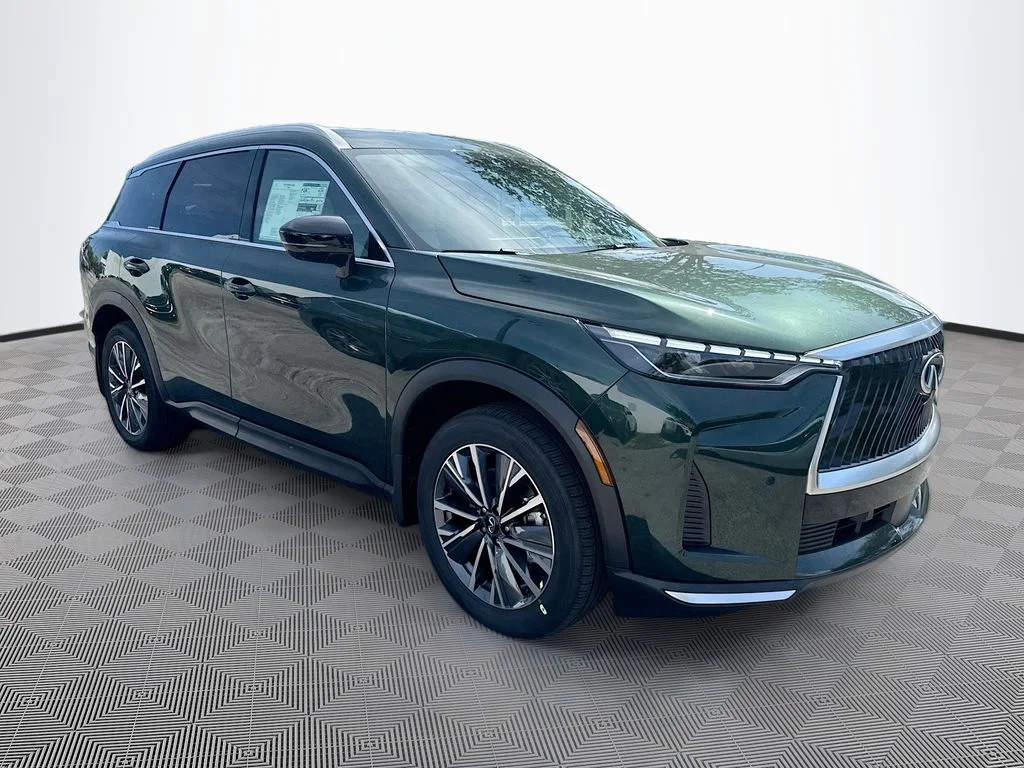 New 2027 DEEP EMERALD INFINITI Luxe FWD image 3