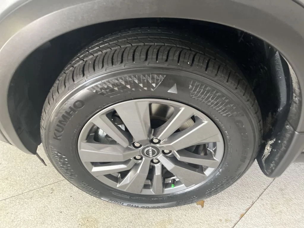 Used 2024 Gray Nissan S image 14
