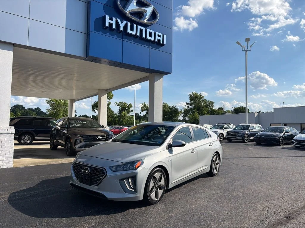 Used 2020 Stellar Silver Hyundai Limited image 1