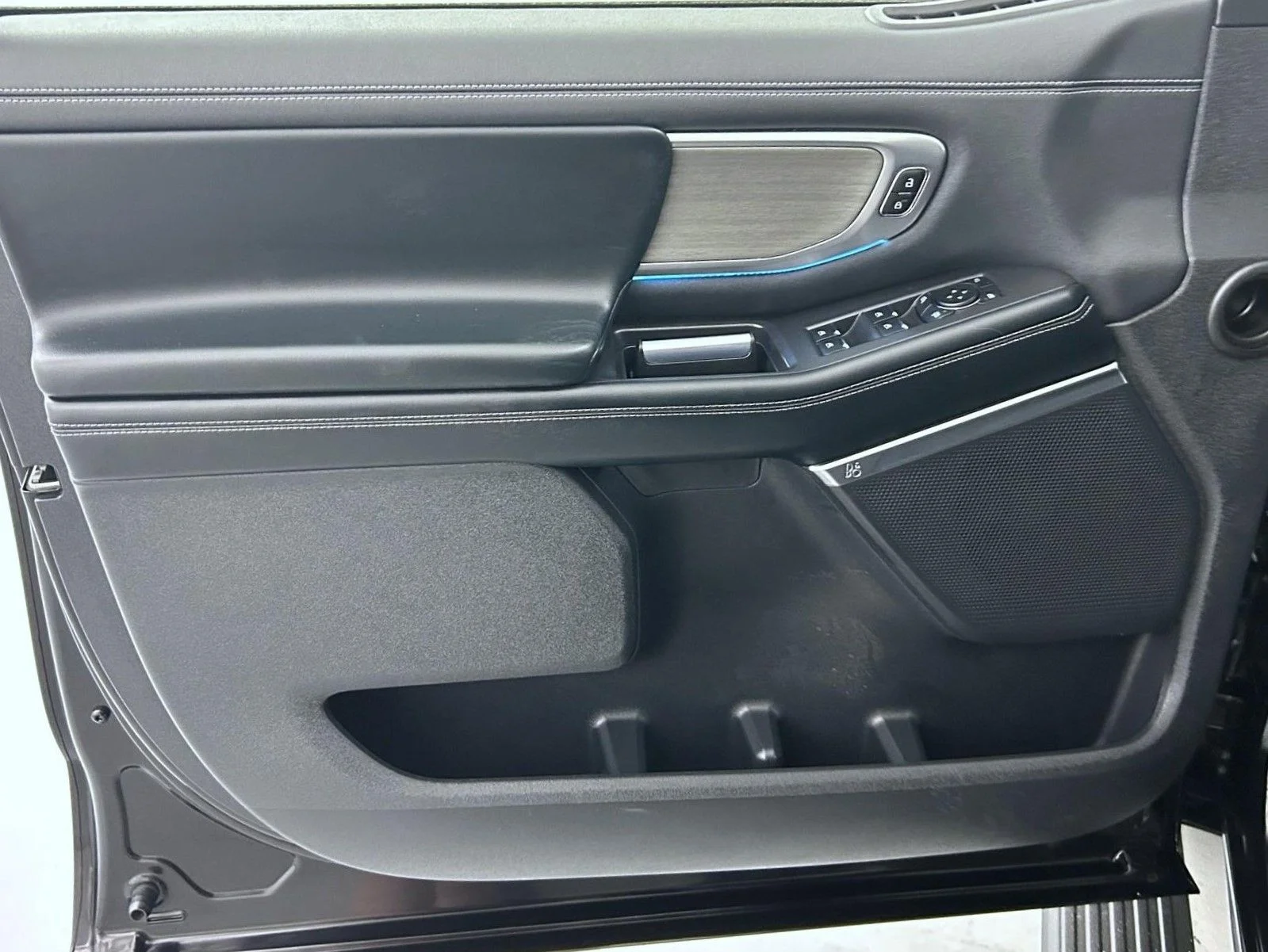 Used 2025 Black Ford Platinum image 10