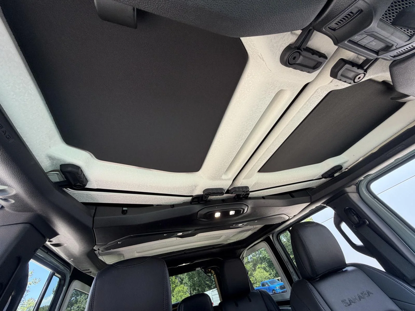 Used 2024 Earl Clearcoat Jeep Sahara image 19