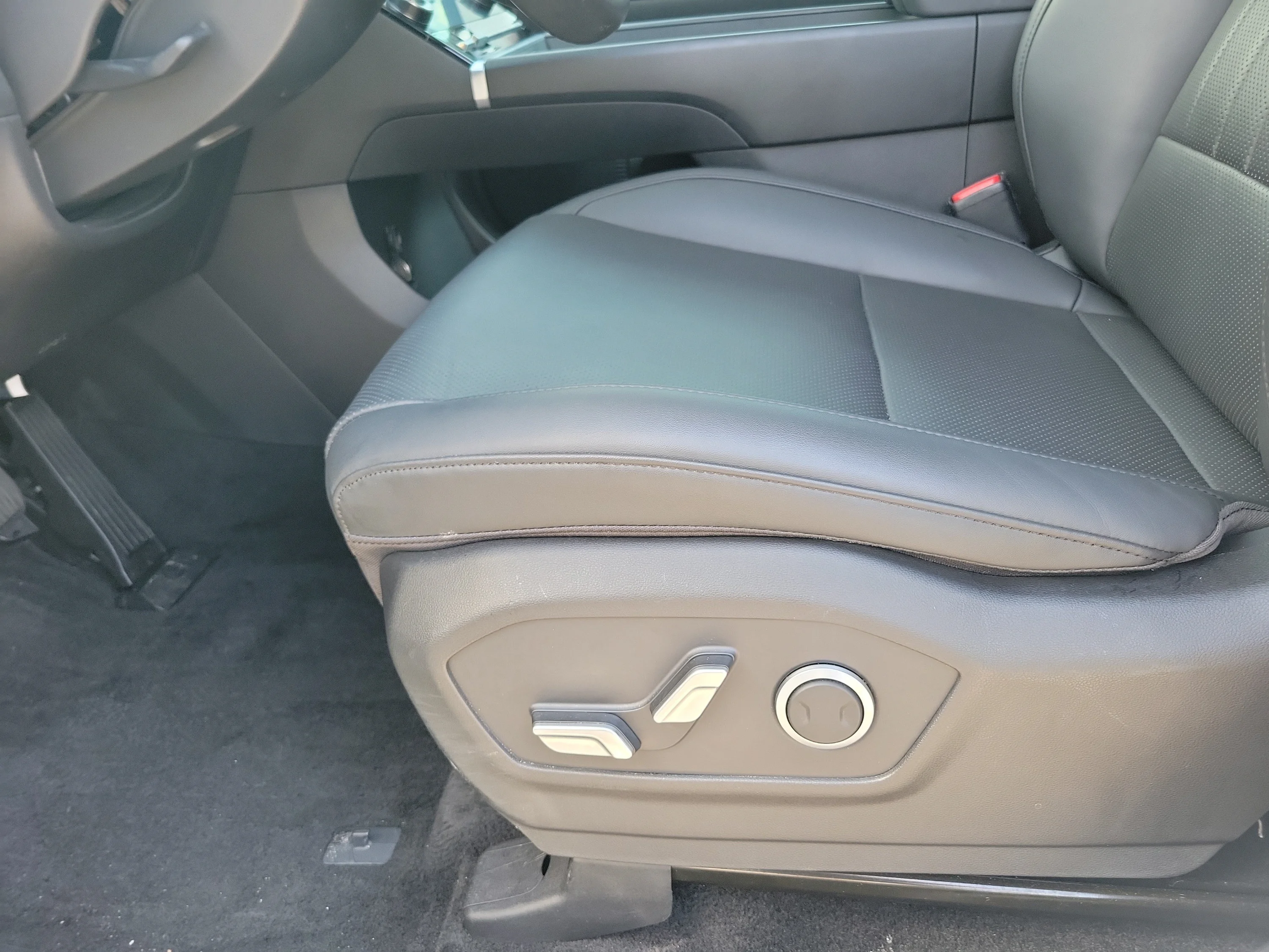 Used 2024 Serenity White Hyundai XRT image 18