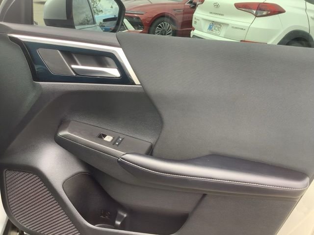 Used 2022 Silver Mitsubishi ES image 23