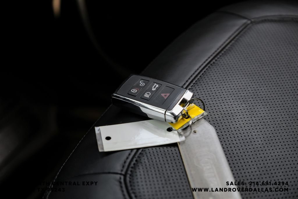 Used 2025 Fuji White Land Rover X-Dynamic SE image 45