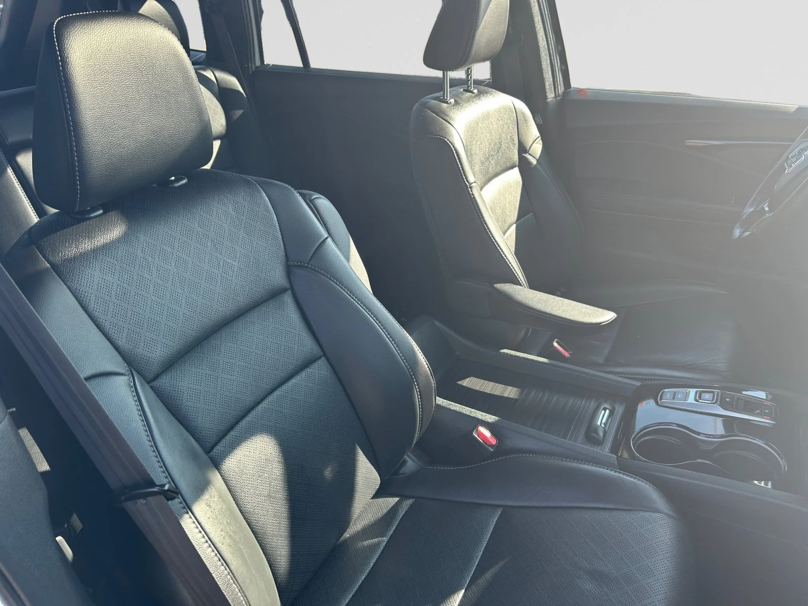 Used 2023 White Honda TOURING AWD image 12