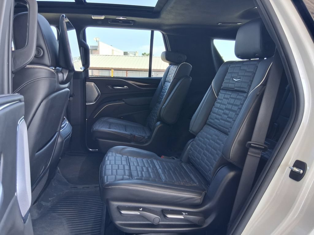 Used 2024 Crystal White Tricoat Cadillac Sport Platinum image 24