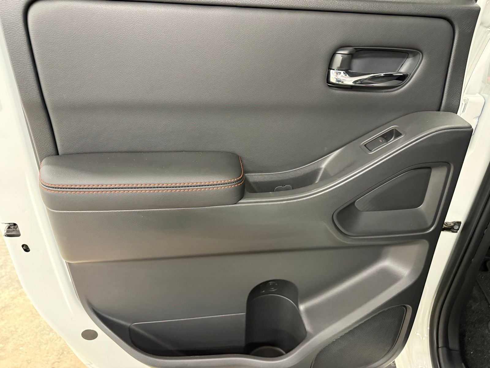 Used 2025 White Nissan PRO-4X image 21