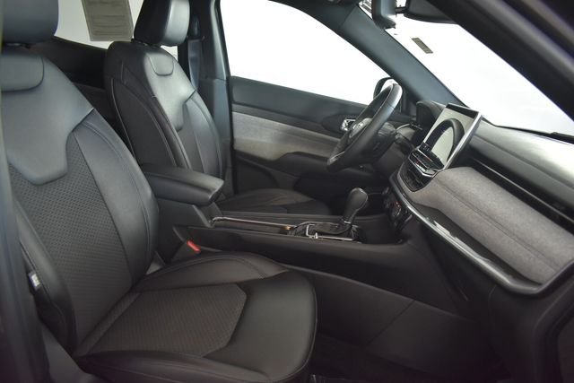 Used 2024 Gray Jeep Latitude image 14