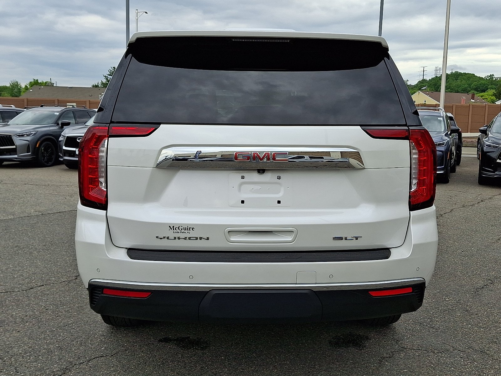 Used 2022 White Frost Tricoat - G1W GMC 4WD SLT image 5