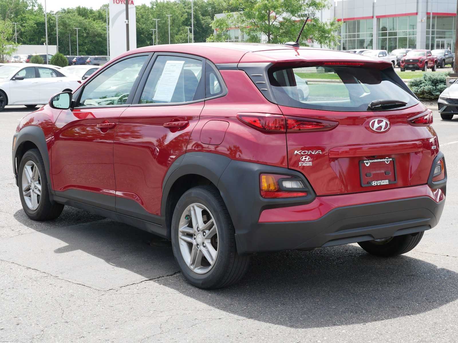 Certified Used 2019 Pulse Red Hyundai SE image 3