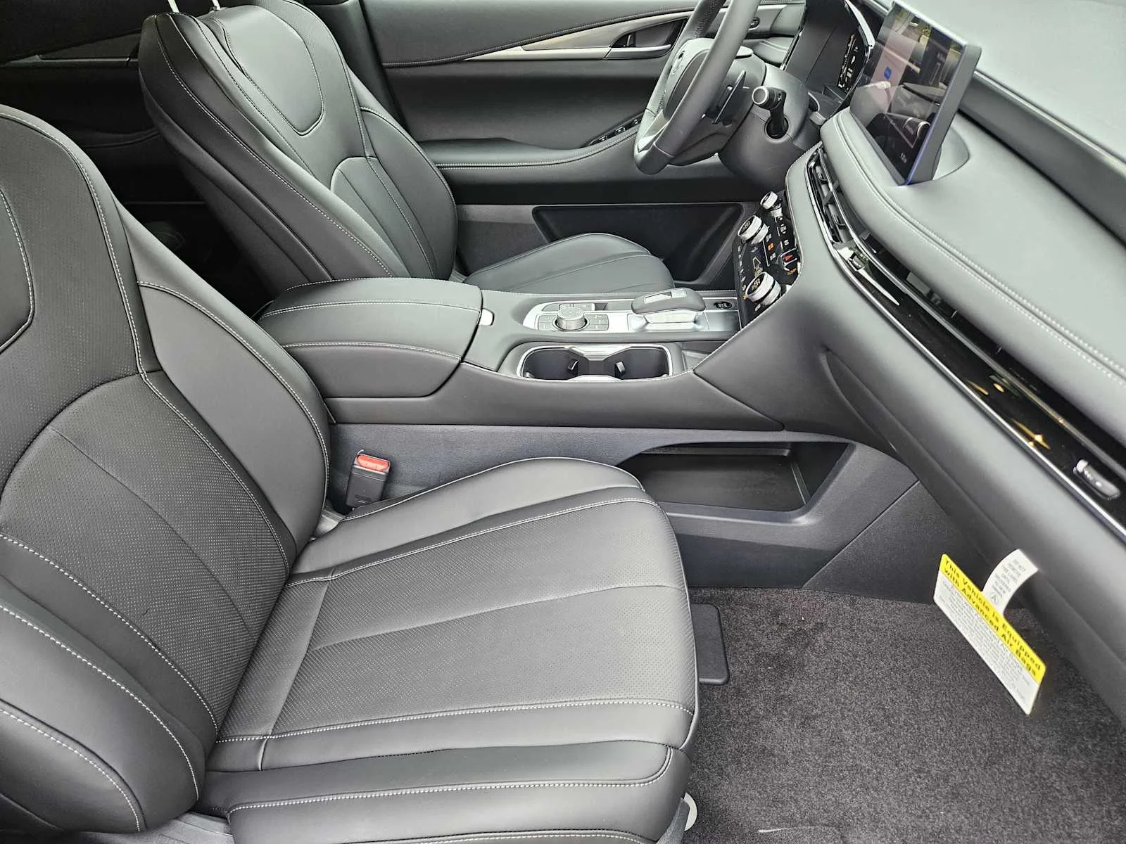 New 2026 RADIANT WHITE INFINITI Luxe FWD image 9