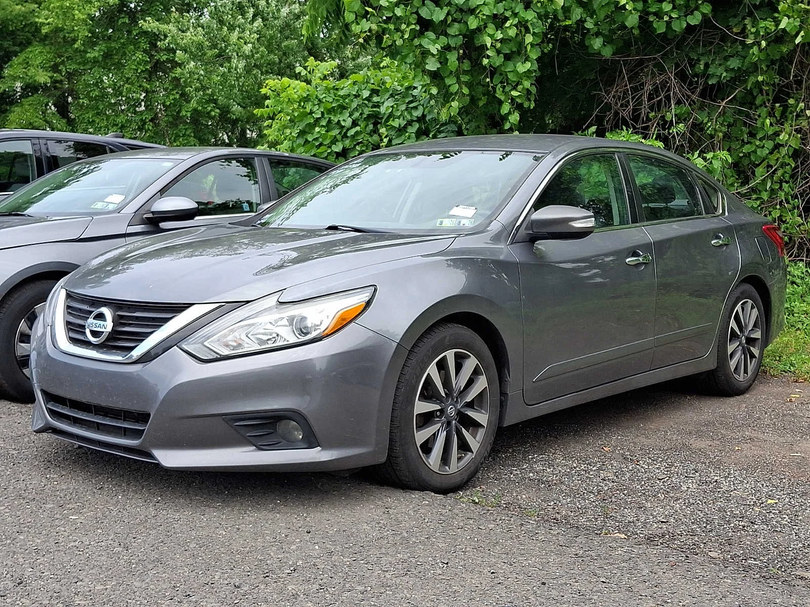 Used 2016 Gun Metallic Nissan 2.5 SL image 2