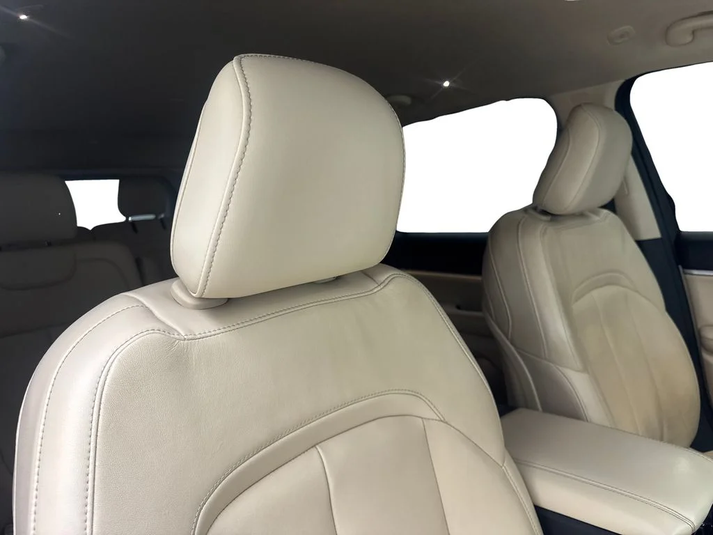 Used 2022 Silver Jeep Limited image 51