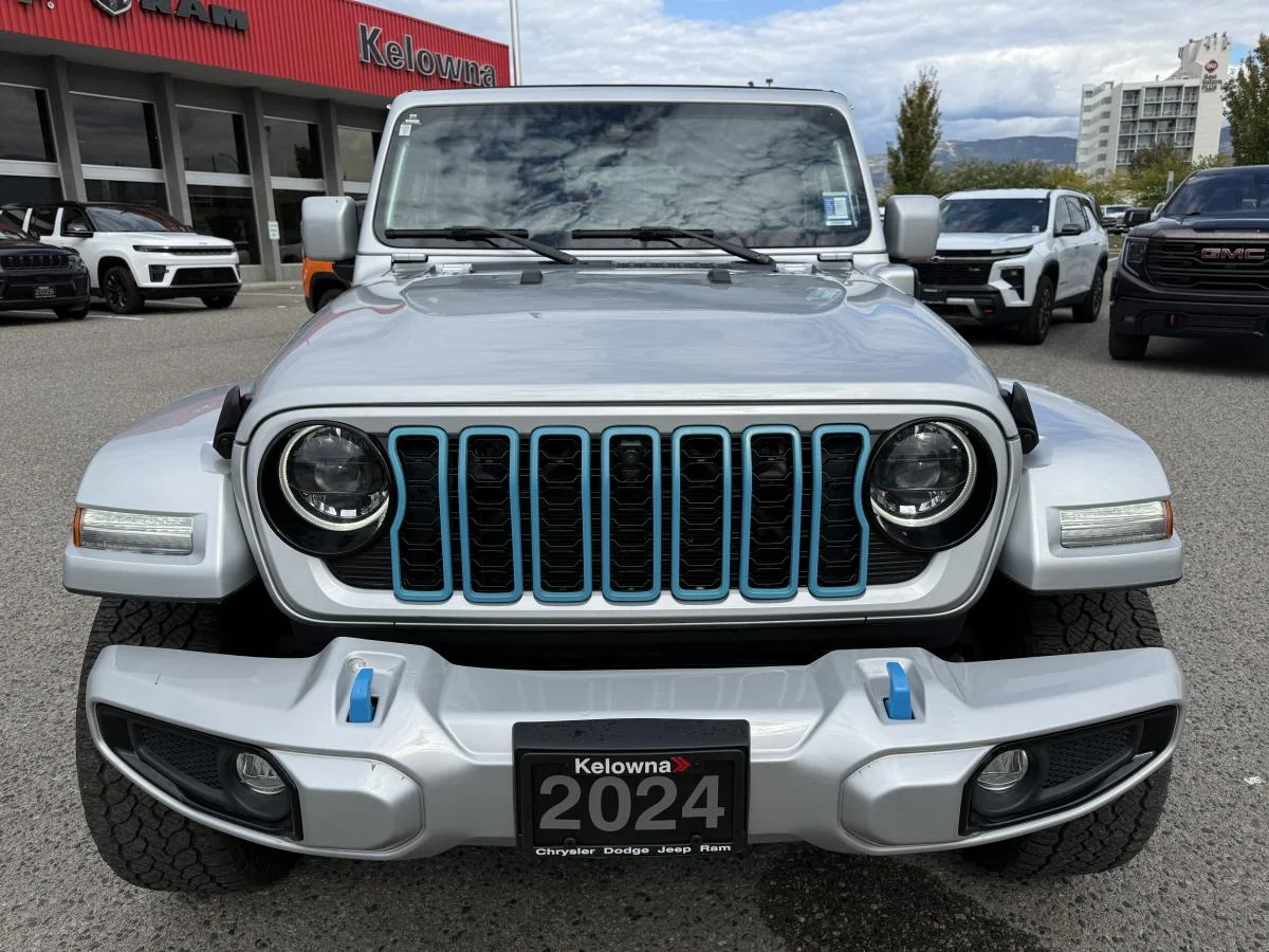 Used 2024 Silver Jeep High Altitude image 2