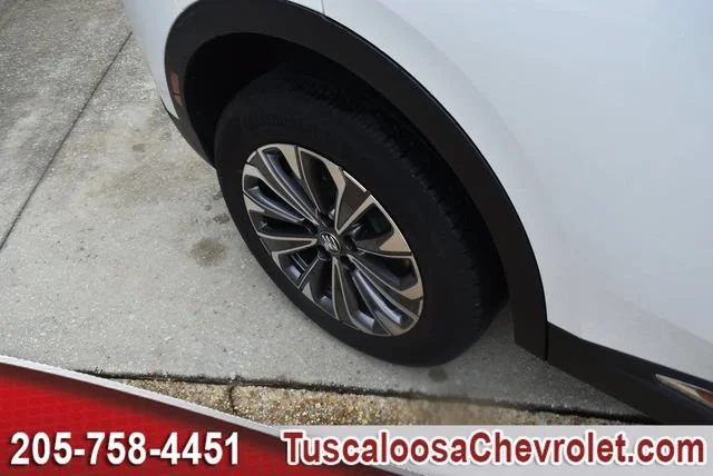 Used 2024 Summit White Buick Preferred image 12