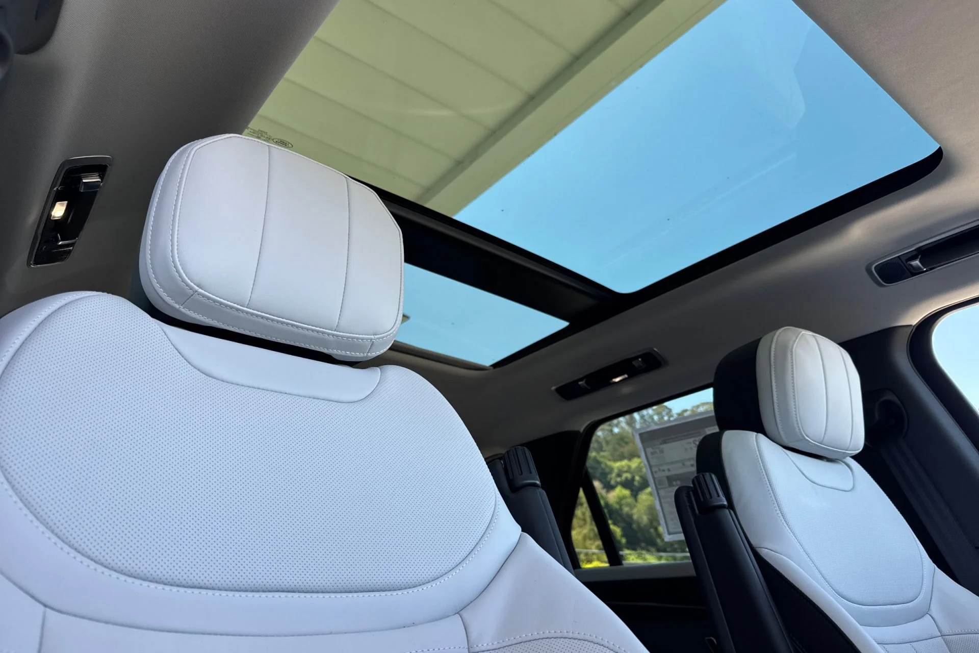 New 2026 Charente Grey Land Rover Dynamic SE image 19