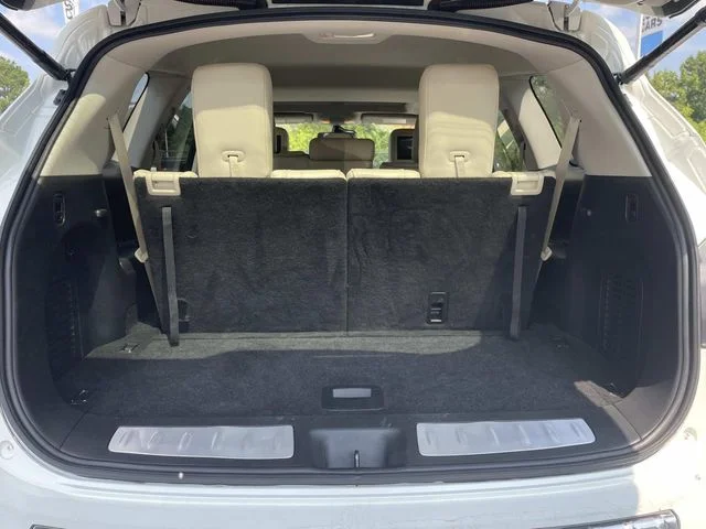 Used 2019 White INFINITI LUXE image 8