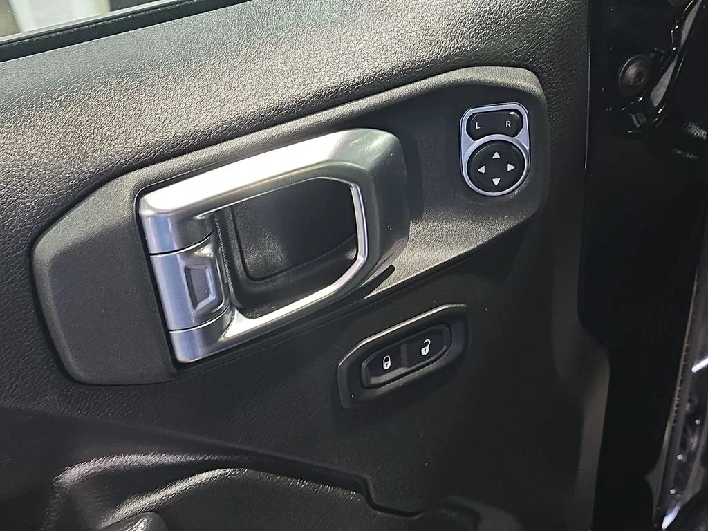 Used 2025 Black Jeep Rubicon image 21