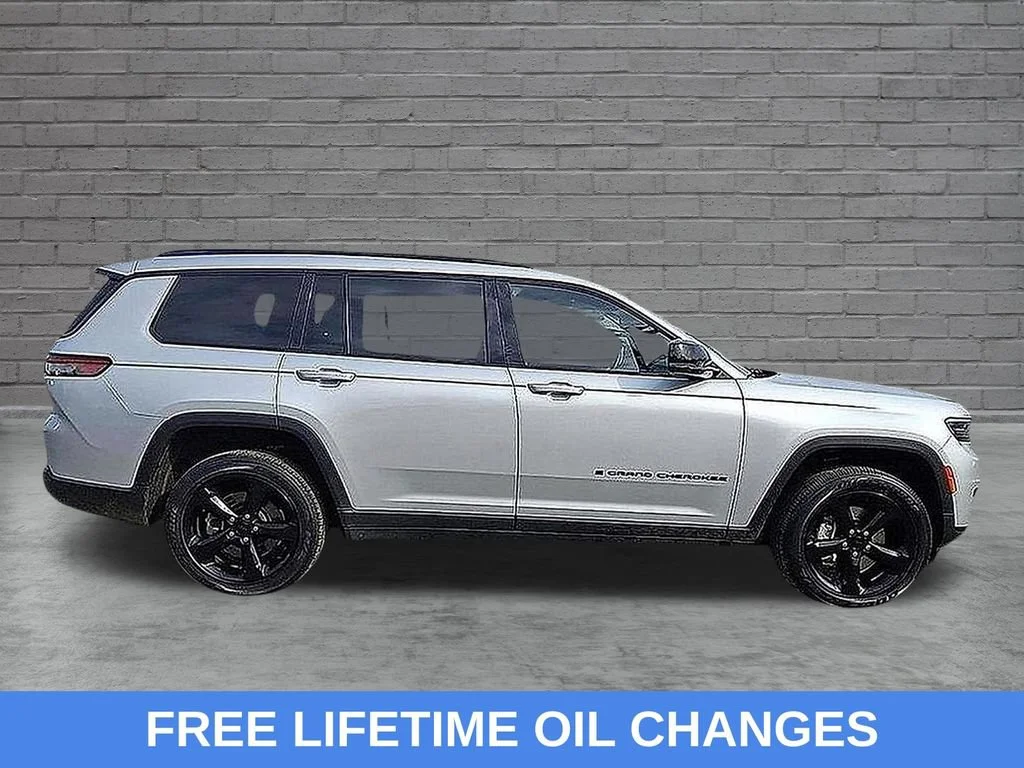 Used 2021 Silver Zynith Jeep Altitude image 15