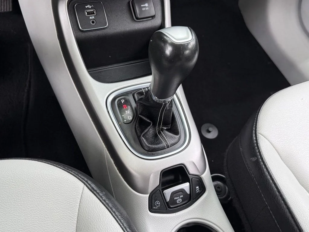 Certified Used 2019 Blue Jeep Latitude image 27