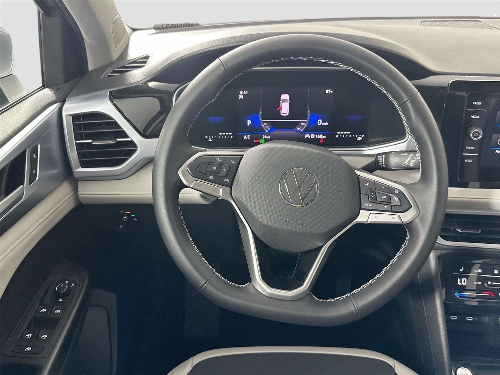2025 Volkswagen Taos SE - Photo 17