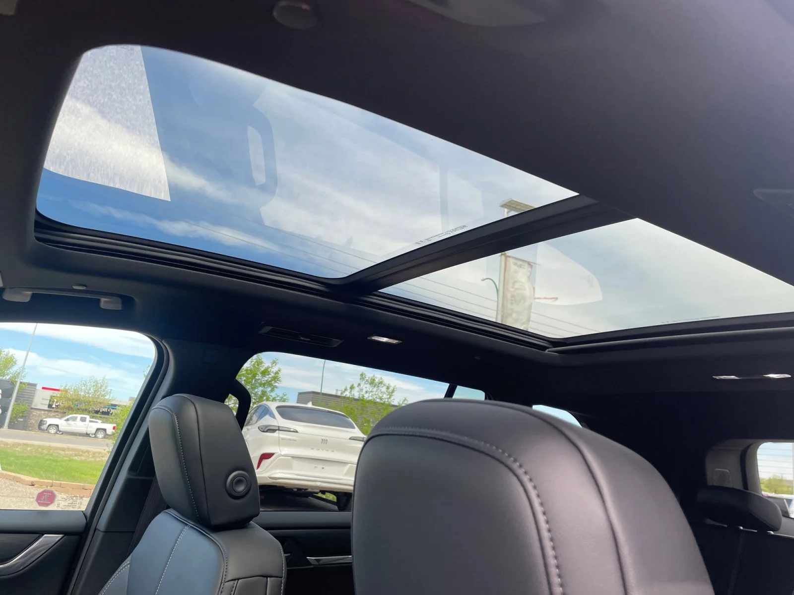 New 2026 Summit White GMC Elevation AWD image 18