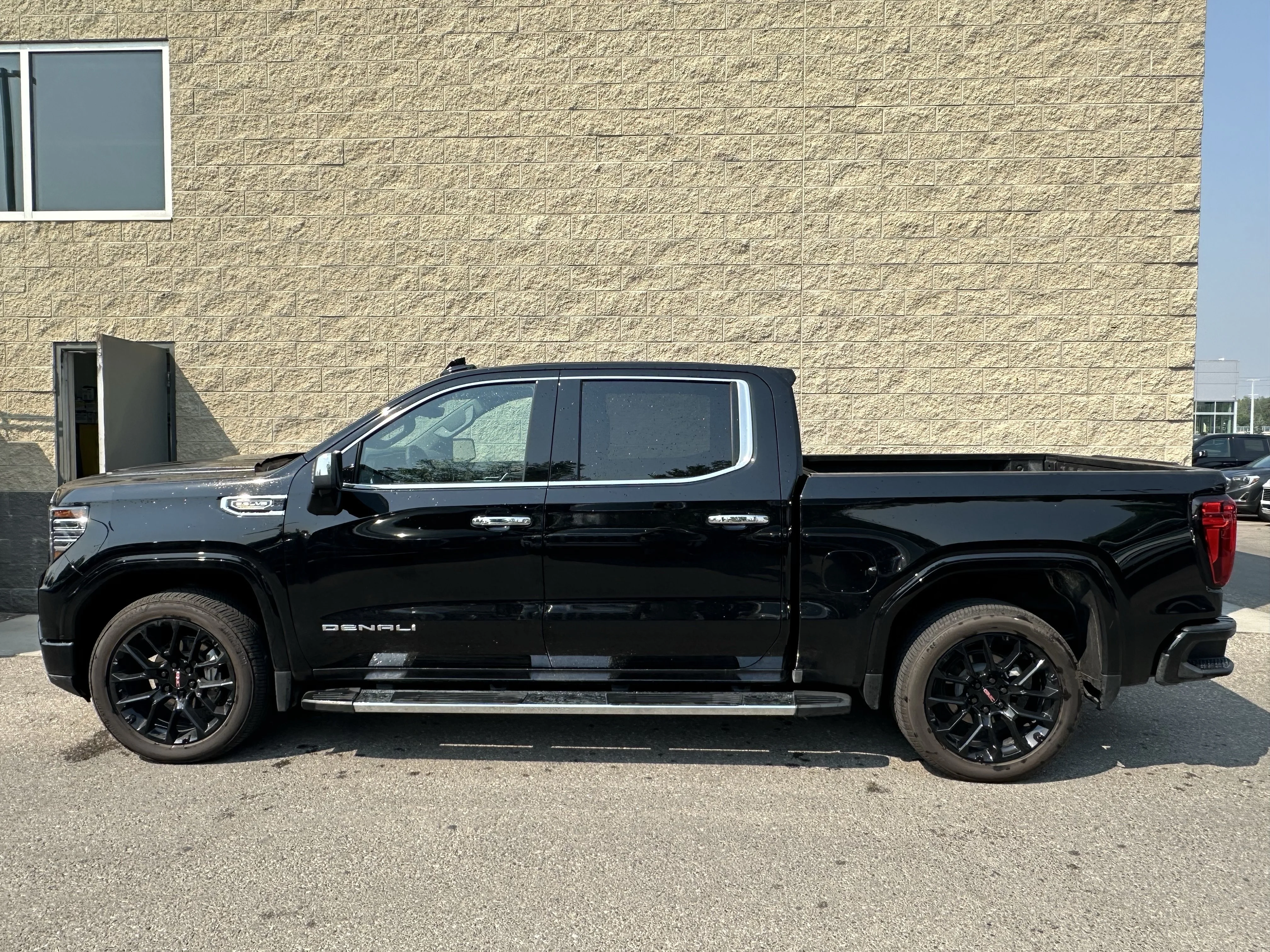 Certified Used 2025  GMC Denali image 3