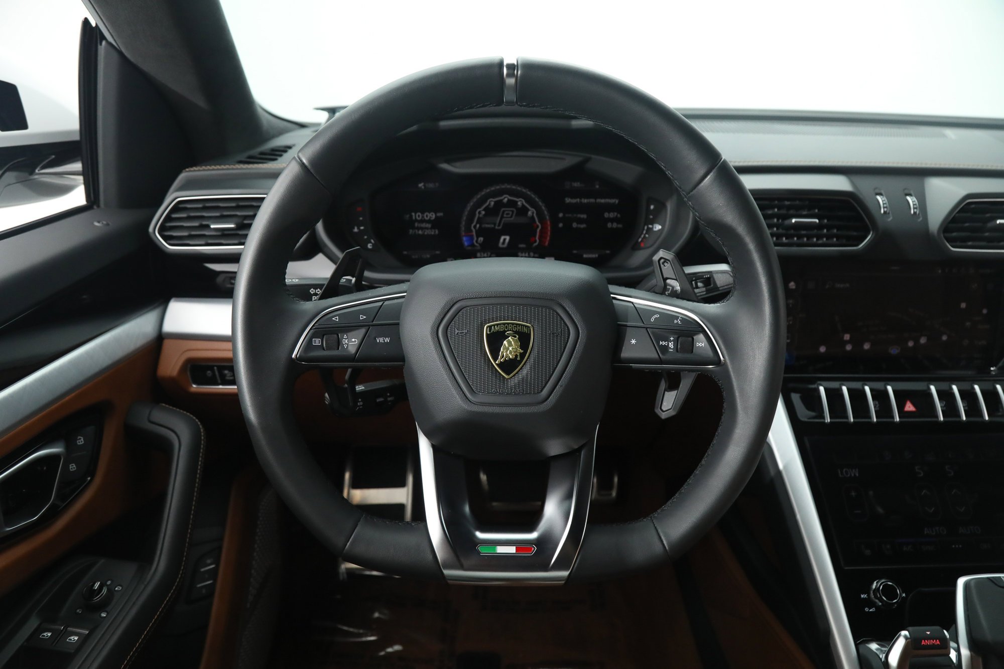 Used 2020 White Lamborghini  image 20