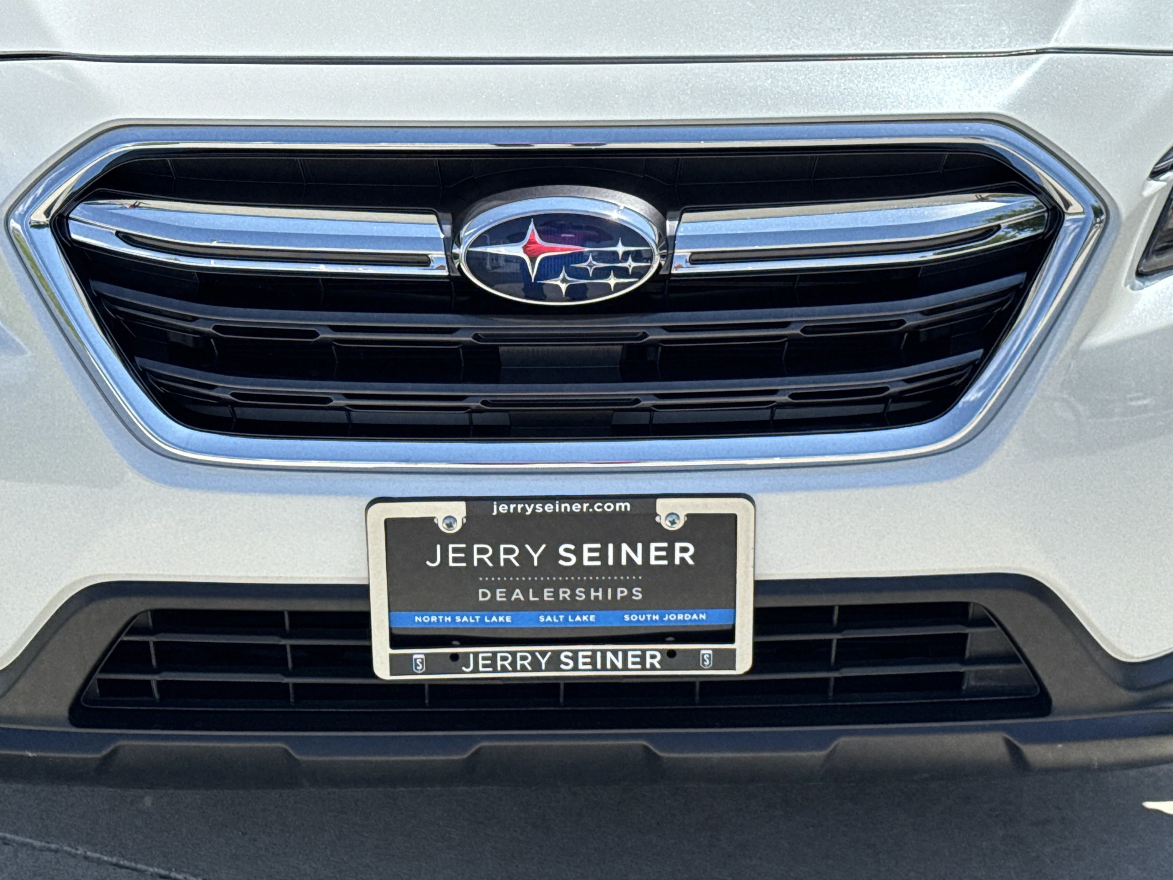 Used 2019 Crystal White Pearl Subaru Limited image 10