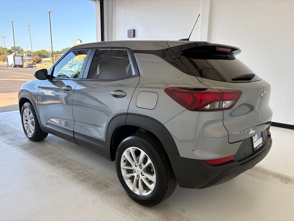 Used 2025 Sterling Gray Metallic Chevrolet LS image 17