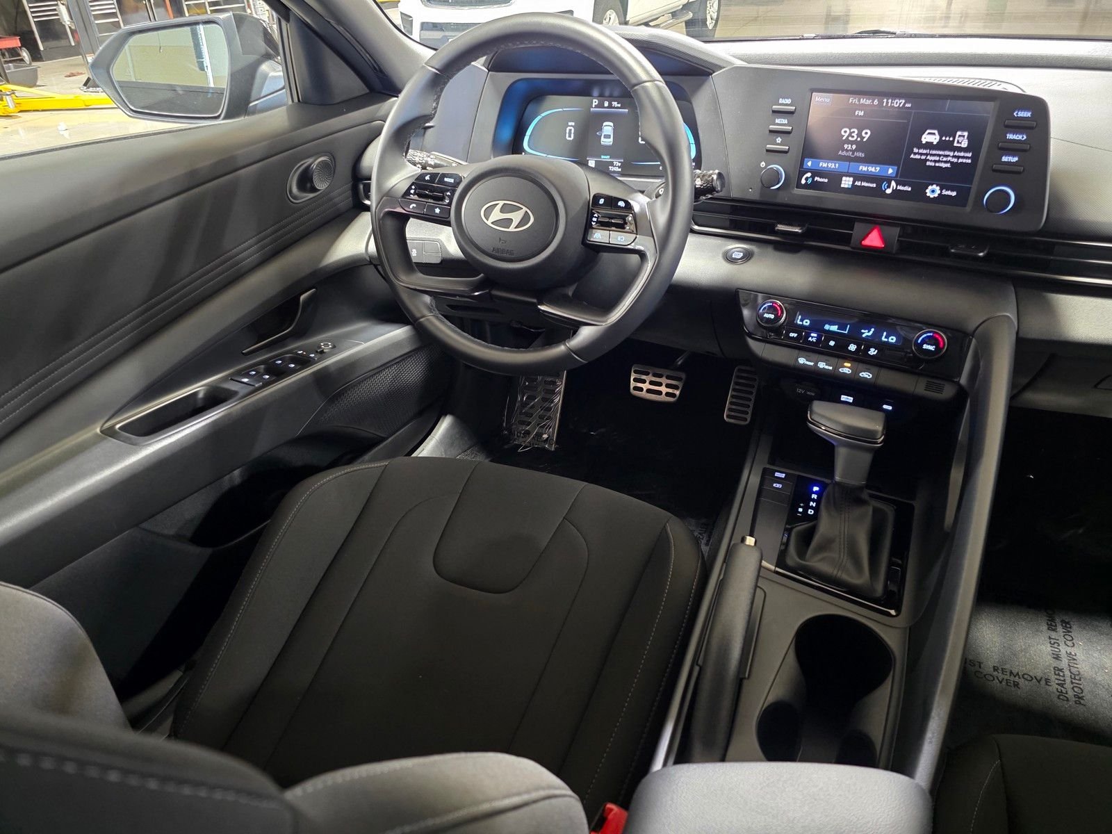Used 2025 Abyss Black Hyundai SEL Sport image 19
