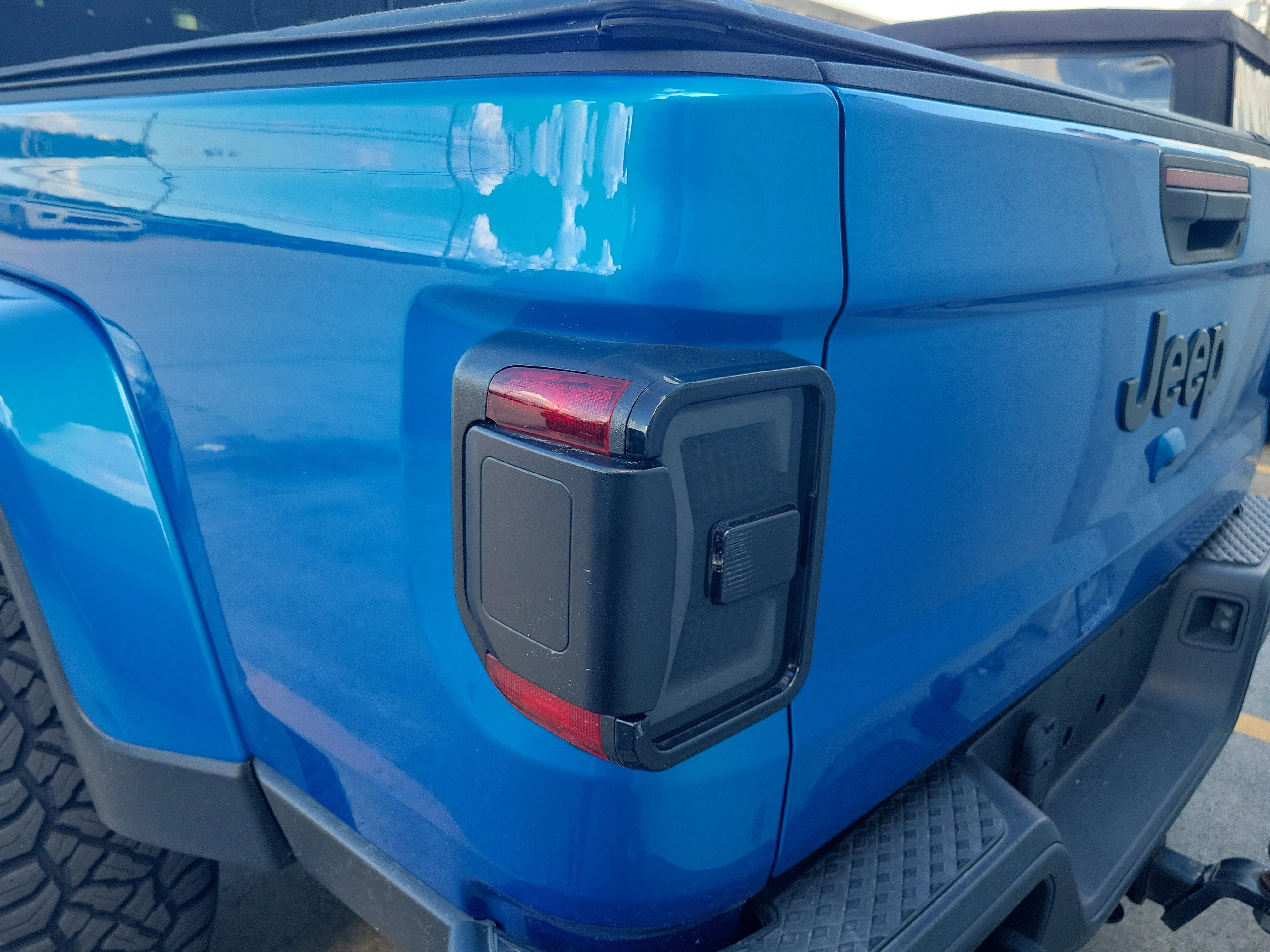 Used 2023 Hydro Blue Pearlcoat Jeep Sport S image 10