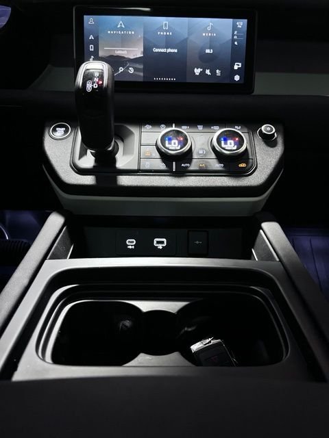 Used 2020 White Land Rover SE image 38