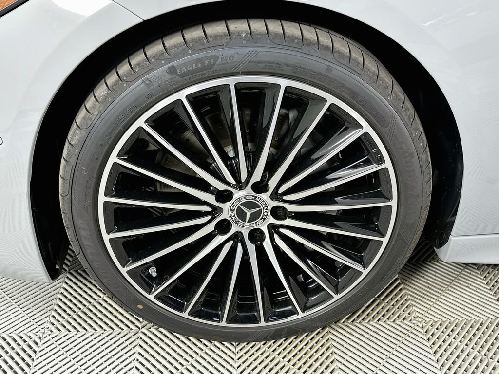 New 2026 MANUFAKTUR Alpine Grey Mercedes-Benz C 300 image 33