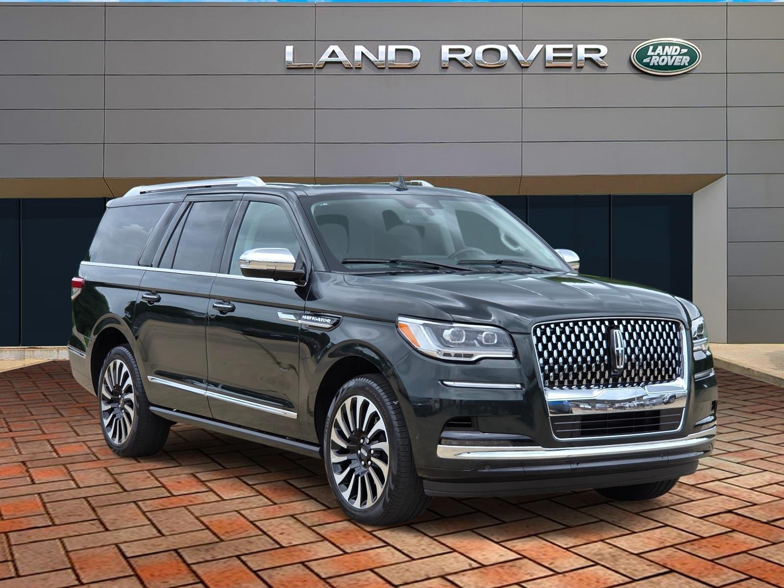 Used 2023 Manhattan Green Metallic Premium Colorant Lincoln Black Label image 3