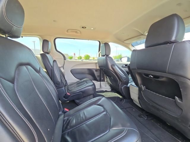 Used 2022 Black Chrysler Touring L image 27