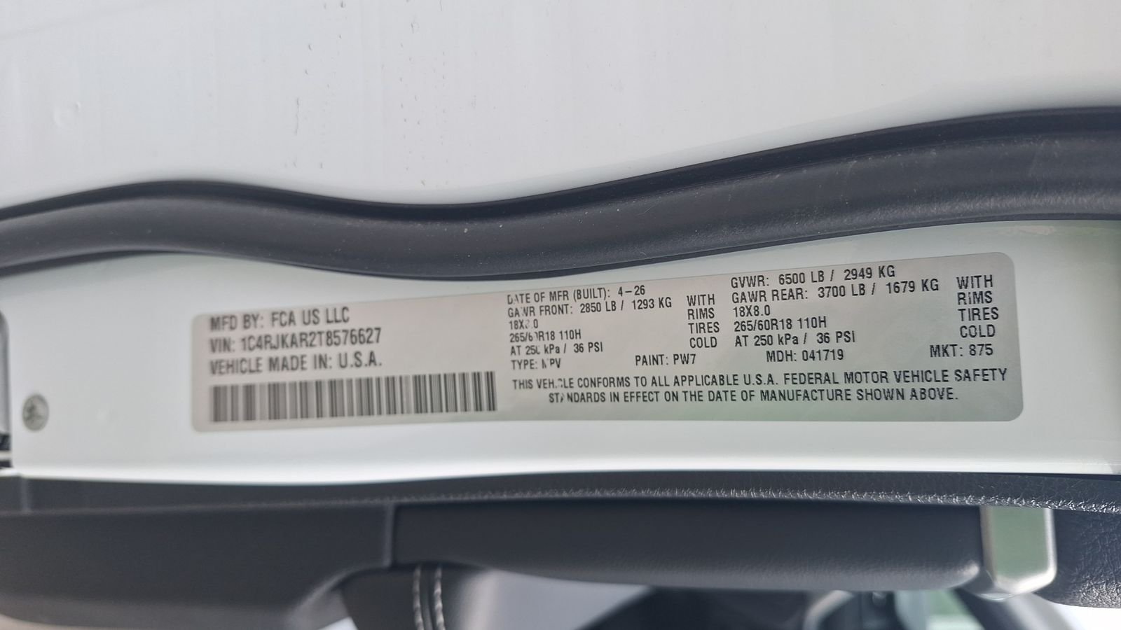 New 2026 Bright White Clear-Coat Exterior Paint Jeep Altitude image 28