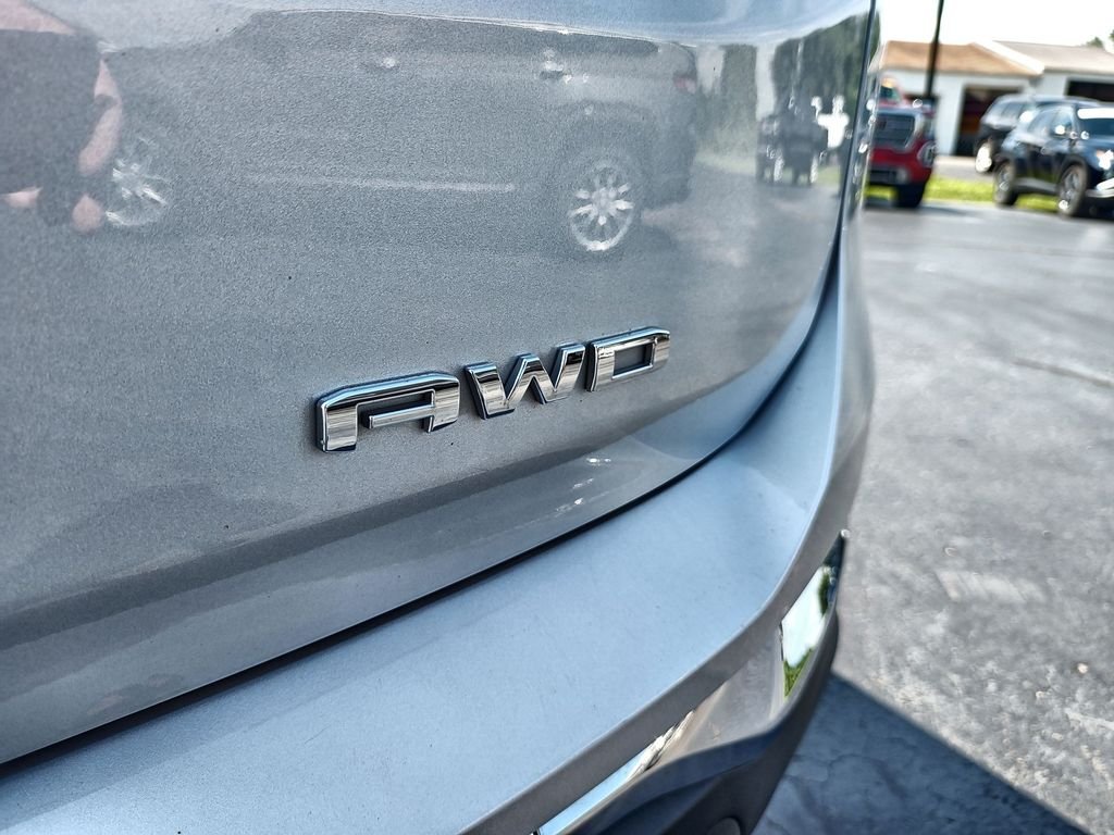 Used 2022 Silver GMC SLT image 26