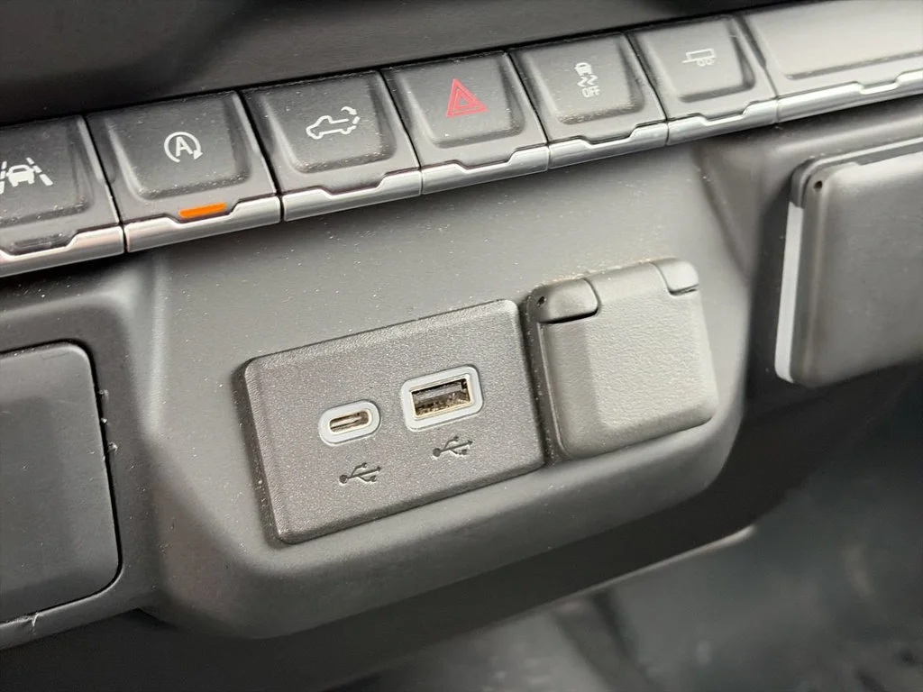 Used 2022 Black Chevrolet Custom image 19