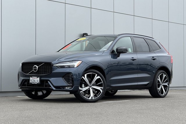 2023 Volvo XC60 B5 Ultimate Dark Theme