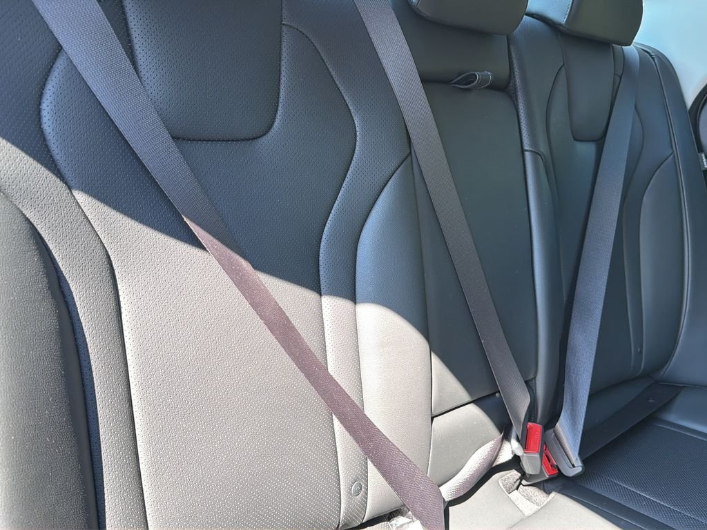 2025 Hyundai Elantra Limited - Photo 42