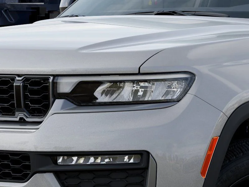 New 2026 Silver Zynith Exterior Paint Jeep Limited image 11